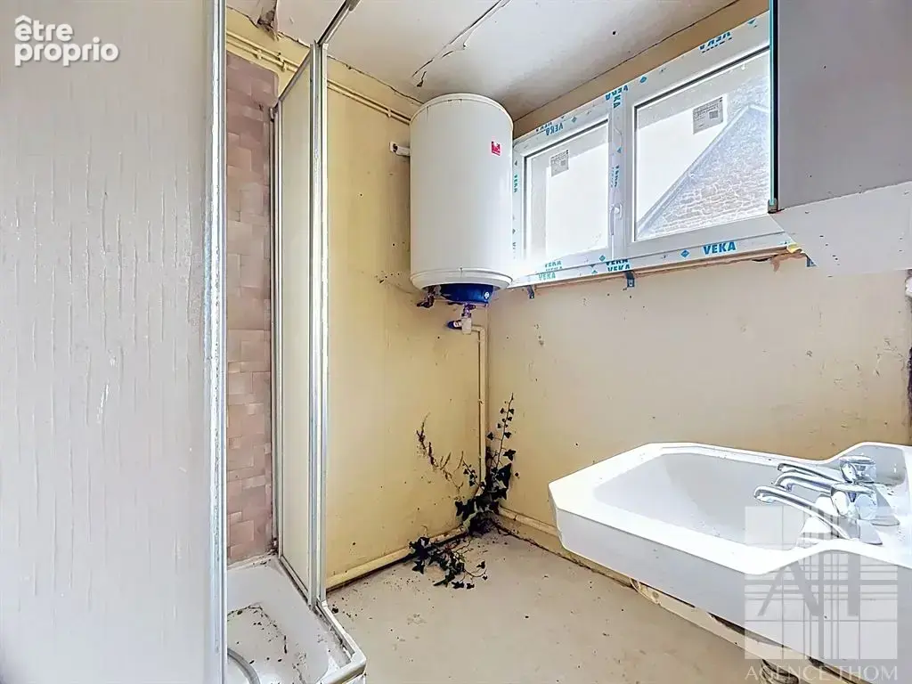 Propriété en pierre à rénover avec dépendances et 4 187 m² de terrain - photo 8