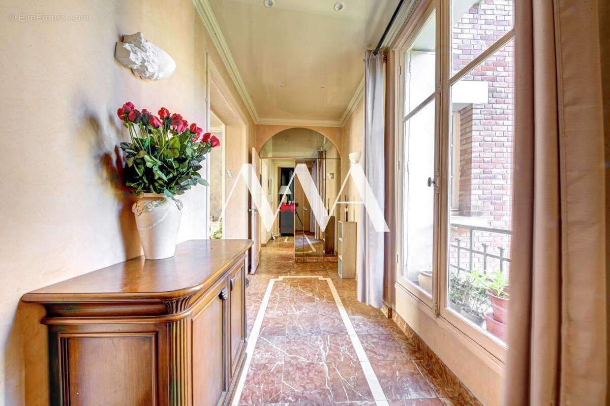 Appartement à NEUILLY-SUR-SEINE