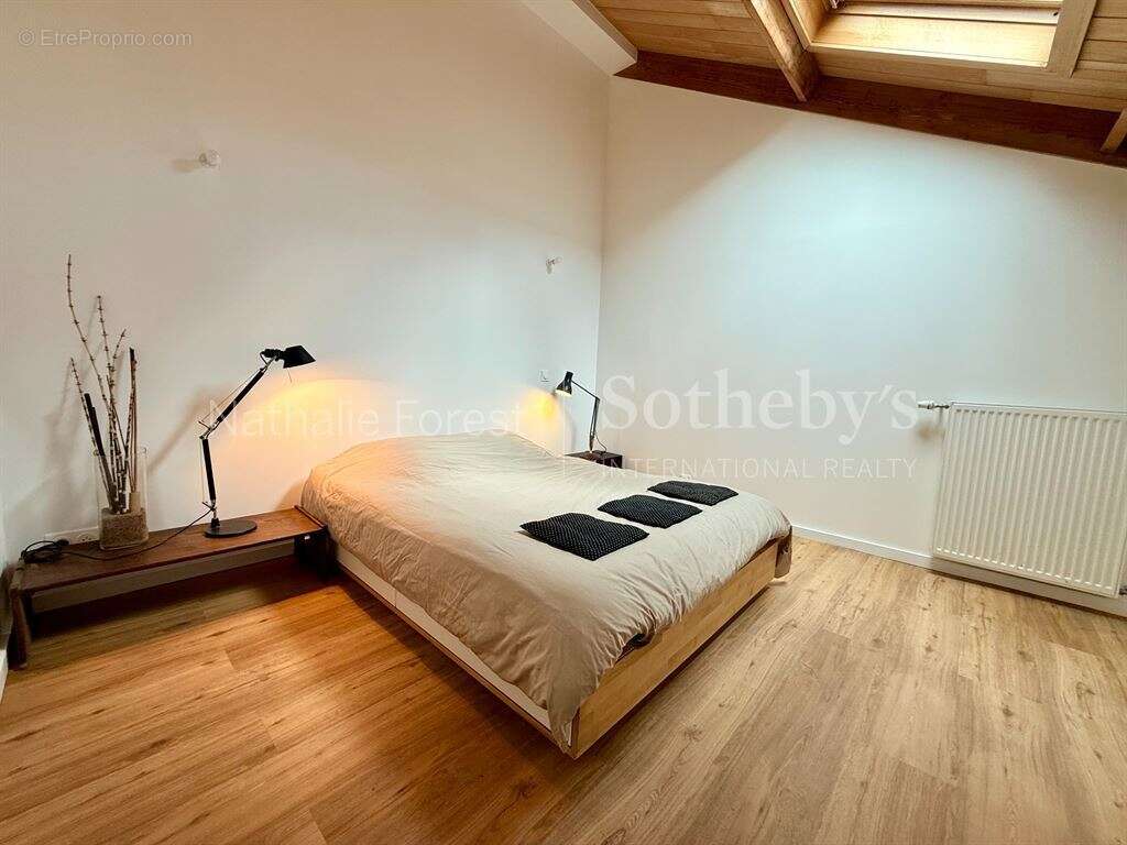 Vieux lille / rue de metz / rare t4 en duplex aux volumes hors normes ! - photo 9