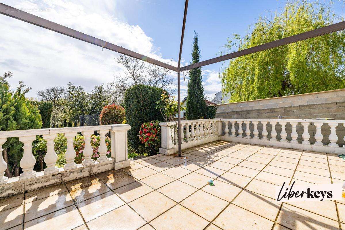 Maison à LA VILLE-DU-BOIS