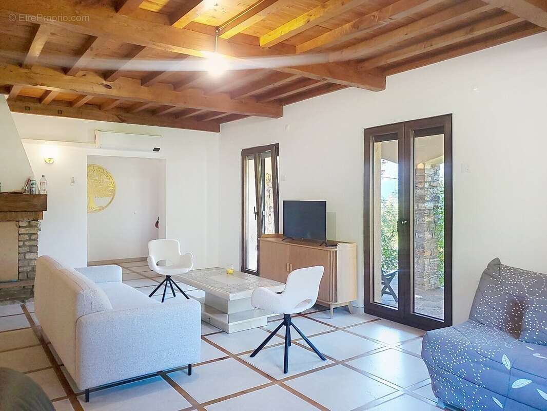 Maison à COLOMBIERES-SUR-ORB