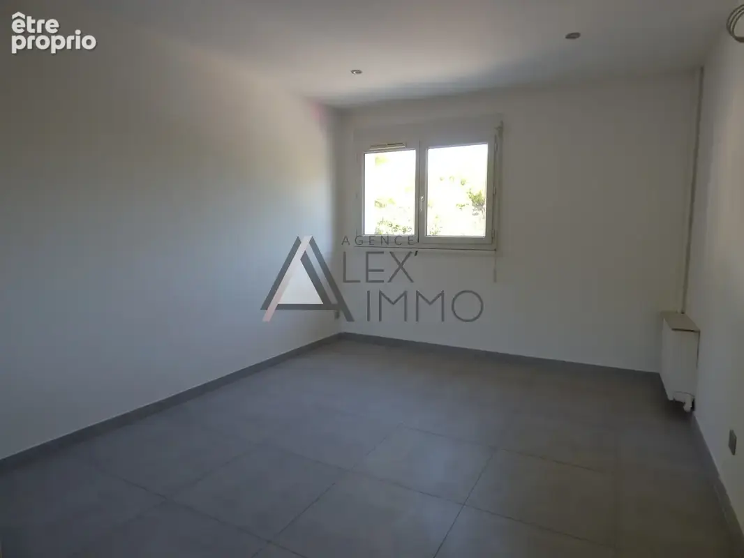 Appartement 5 pièces + plave privative - 102.44 m2 - Les Caillols 13011 Marseille - 245 000 €* - photo 9
