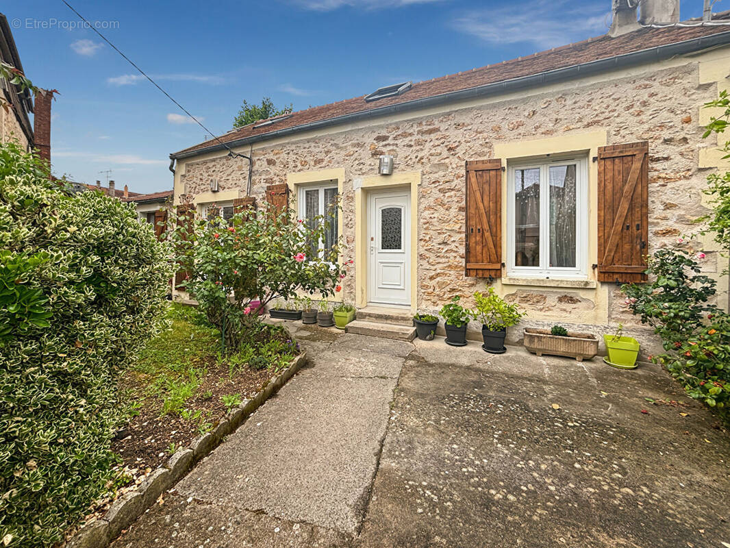 Maison à CESSON