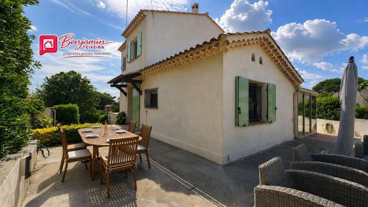 Villa Sainte Maxime 6 pièce(s) 117 m2 - Garage 27m² - Vue mer - piscine - photo 2