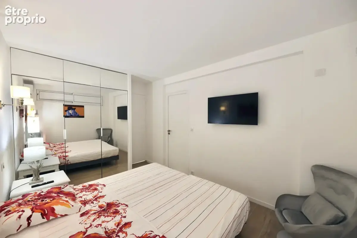 SAINT-TROPEZ : Appartement 4 pièces de 80 m² entièrement rénové, jardin de 100 m², piscine - photo 14