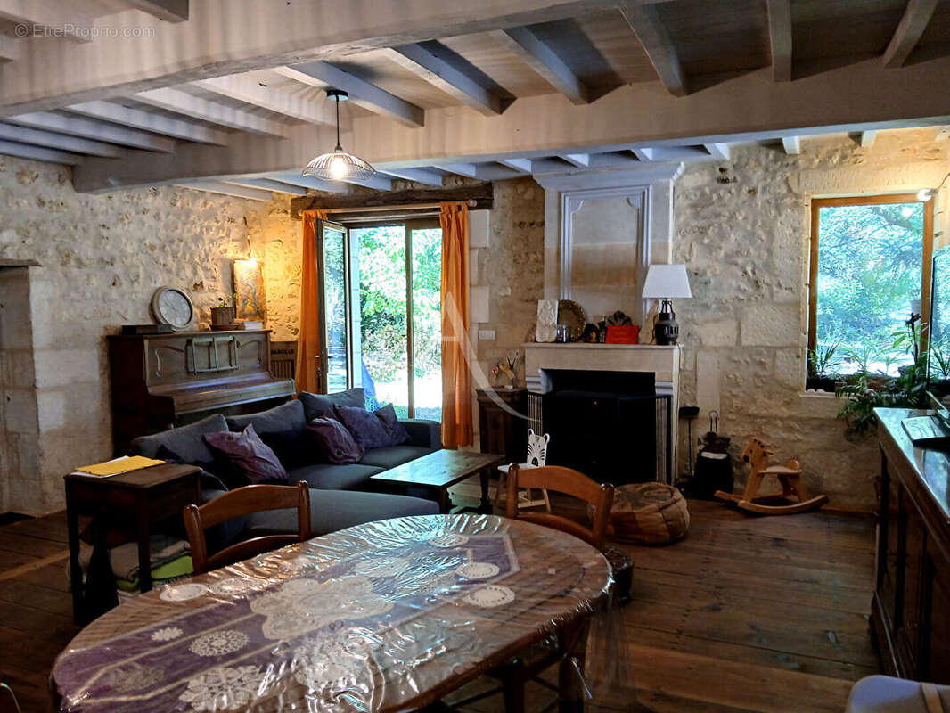 Maison à CHAMPAGNOLLES