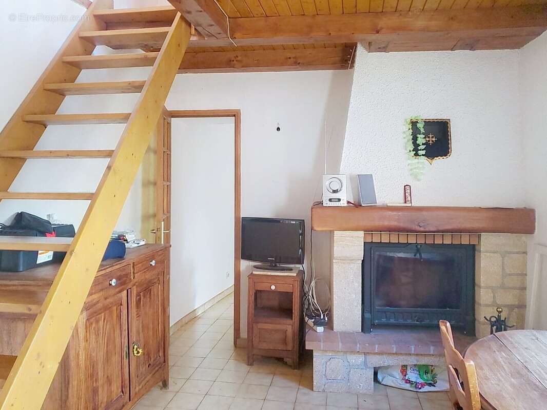 Maison à COLOMBIERES-SUR-ORB