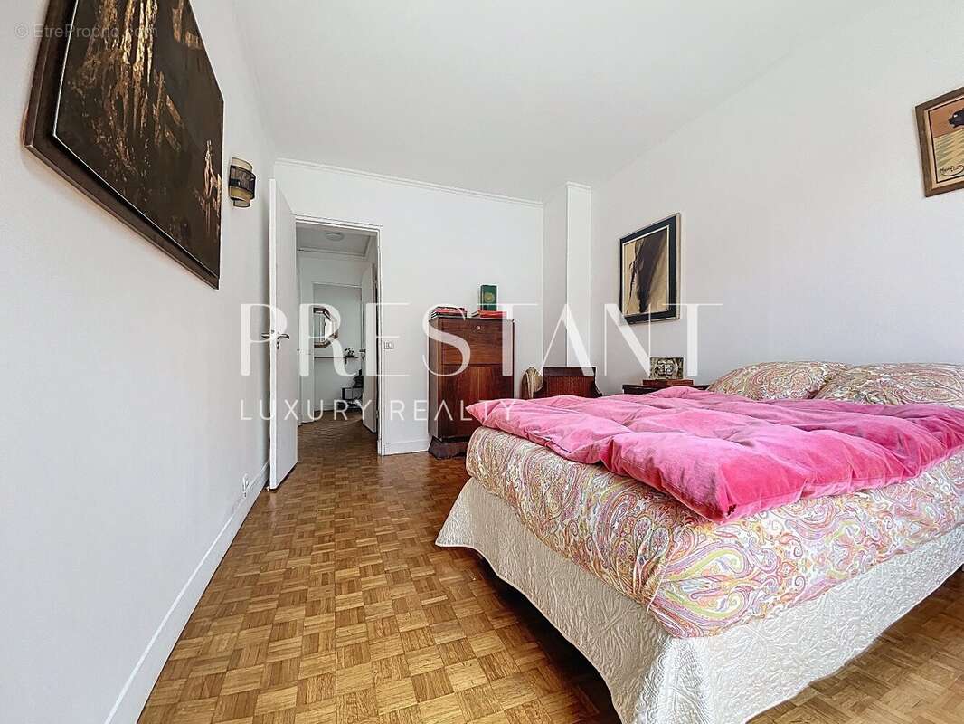 Appartement à NEUILLY-SUR-SEINE