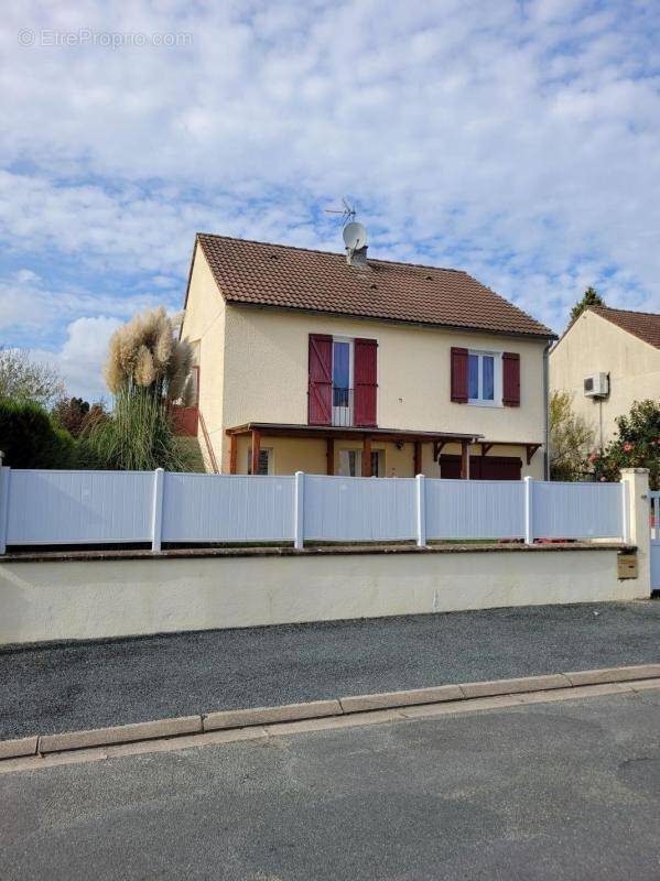 Maison à BOUSSAC