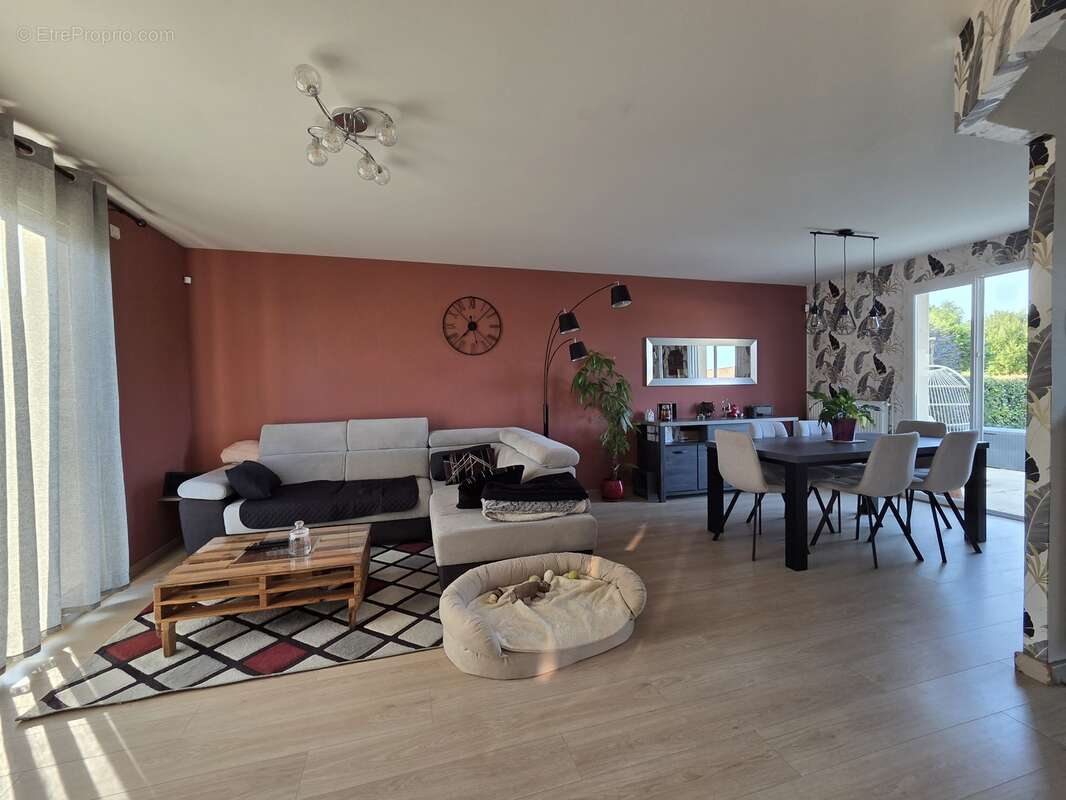 Maison à LE PALAIS-SUR-VIENNE