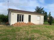 Maison à SAINT-ETIENNE-DE-BRILLOUET