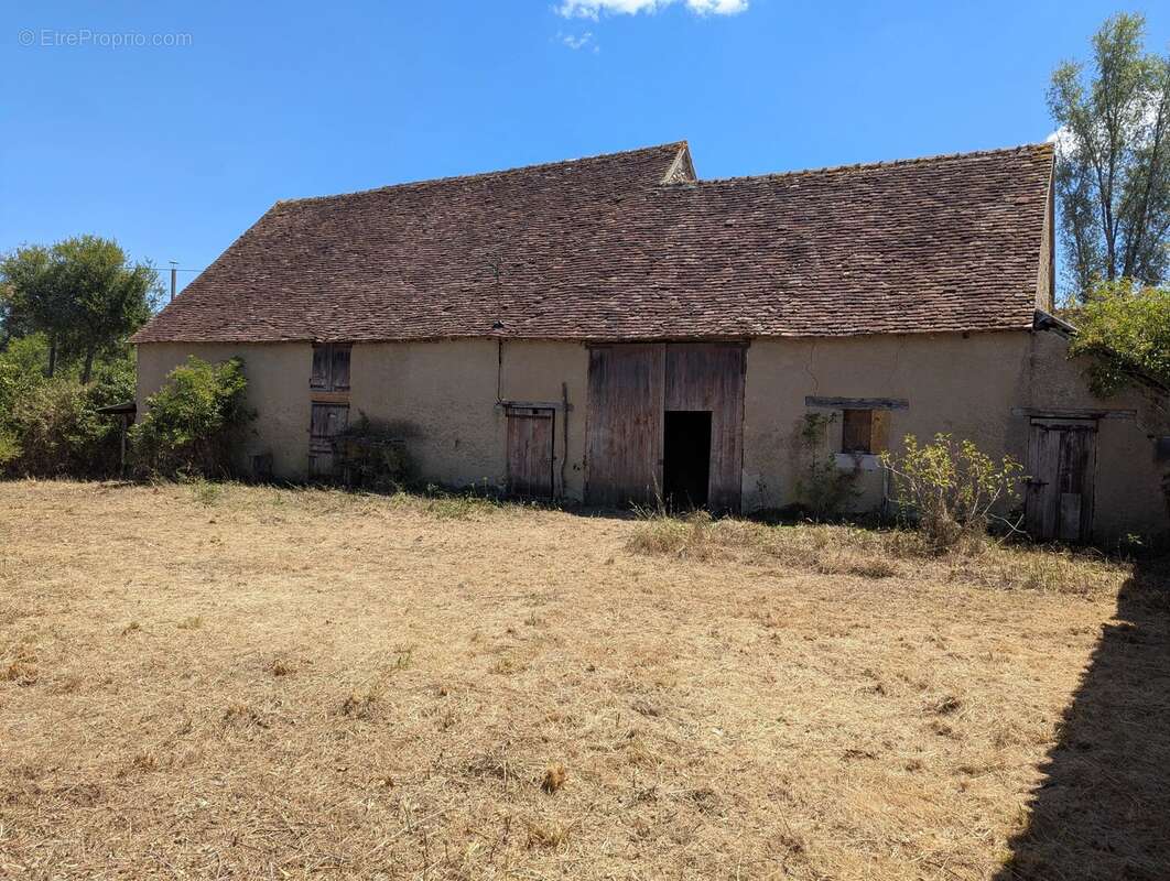 Charmante maison de campagne de 2 chambres avec de nombreuses granges au cœur de l'Indre - photo 13