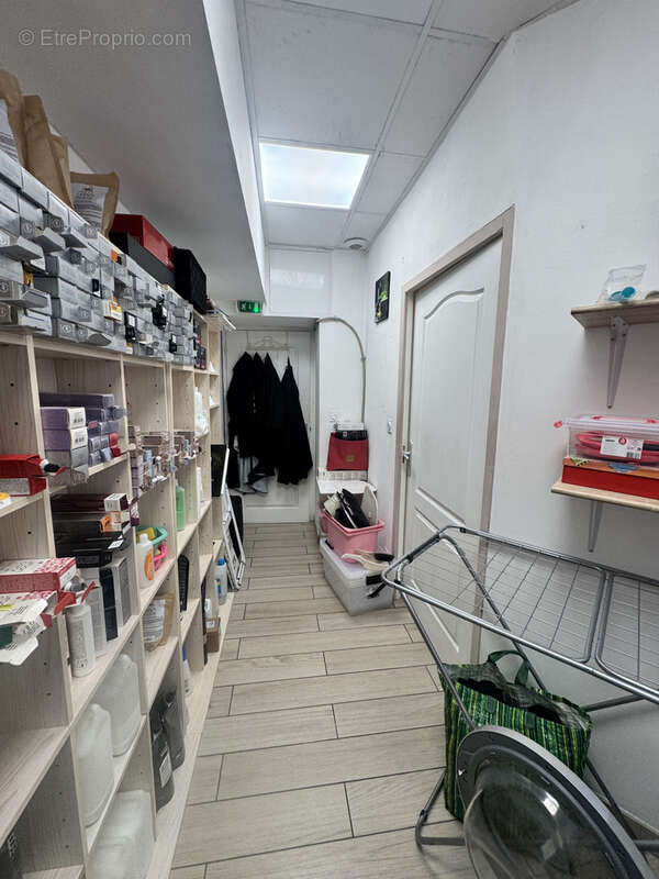 Commerce à L&#039;ESCARENE