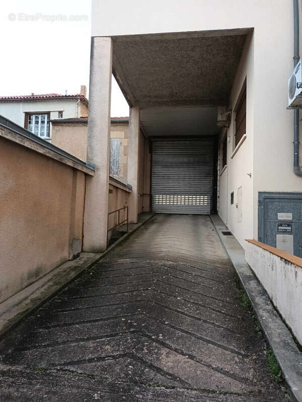 Parking à AIGUILLON