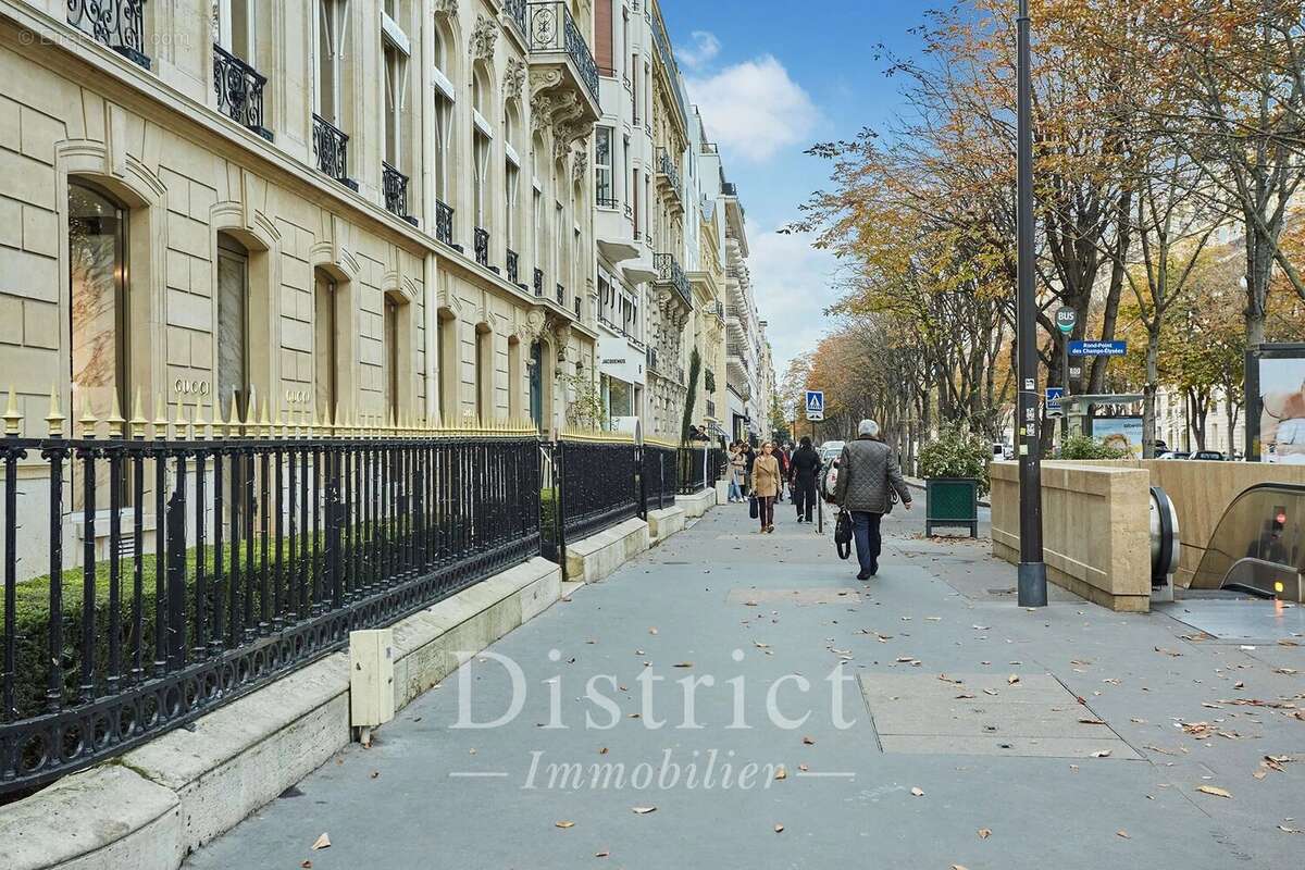 Appartement à PARIS-8E