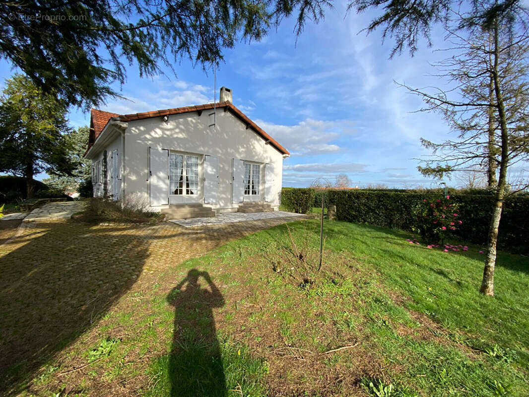 Maison à SAINT-LAURENT-SUR-SEVRE