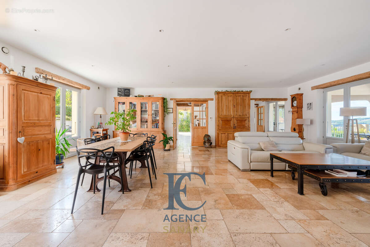 Maison à LE CASTELLET