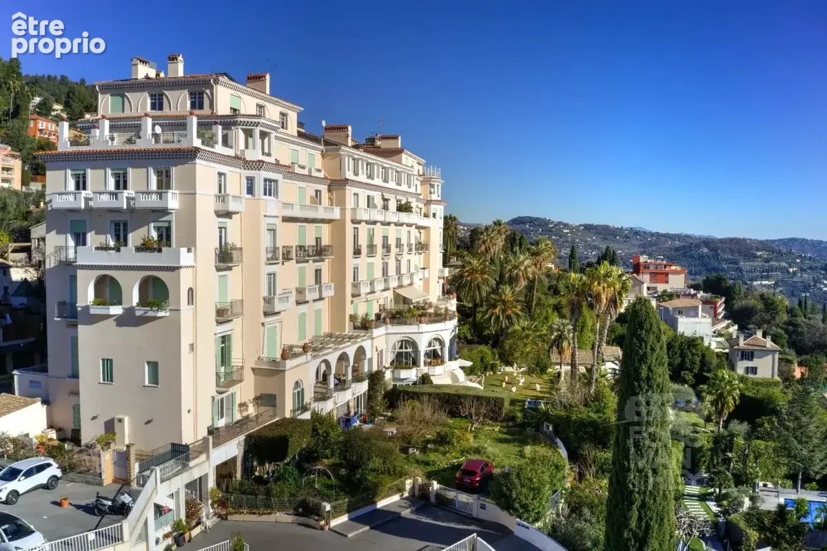 Vue panoramique sur la Côte d’Azur pour cet appartement de caractère - photo 8