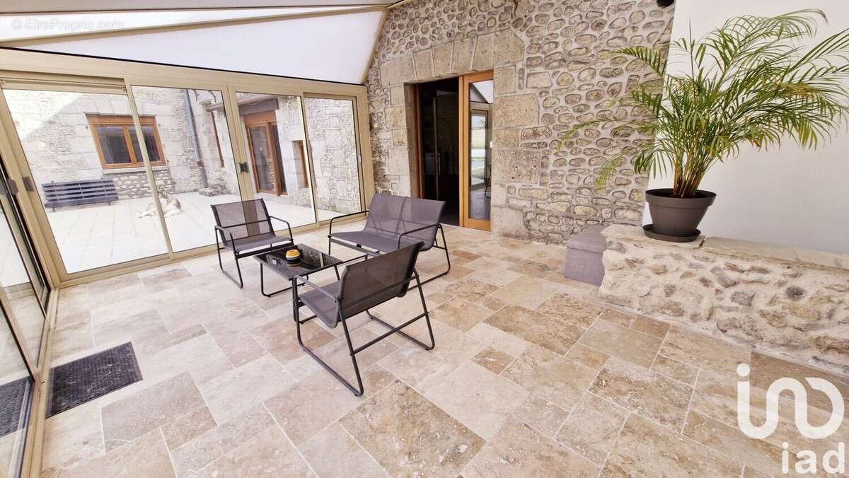 Maison 215 m² à Reclainville  - photo 3