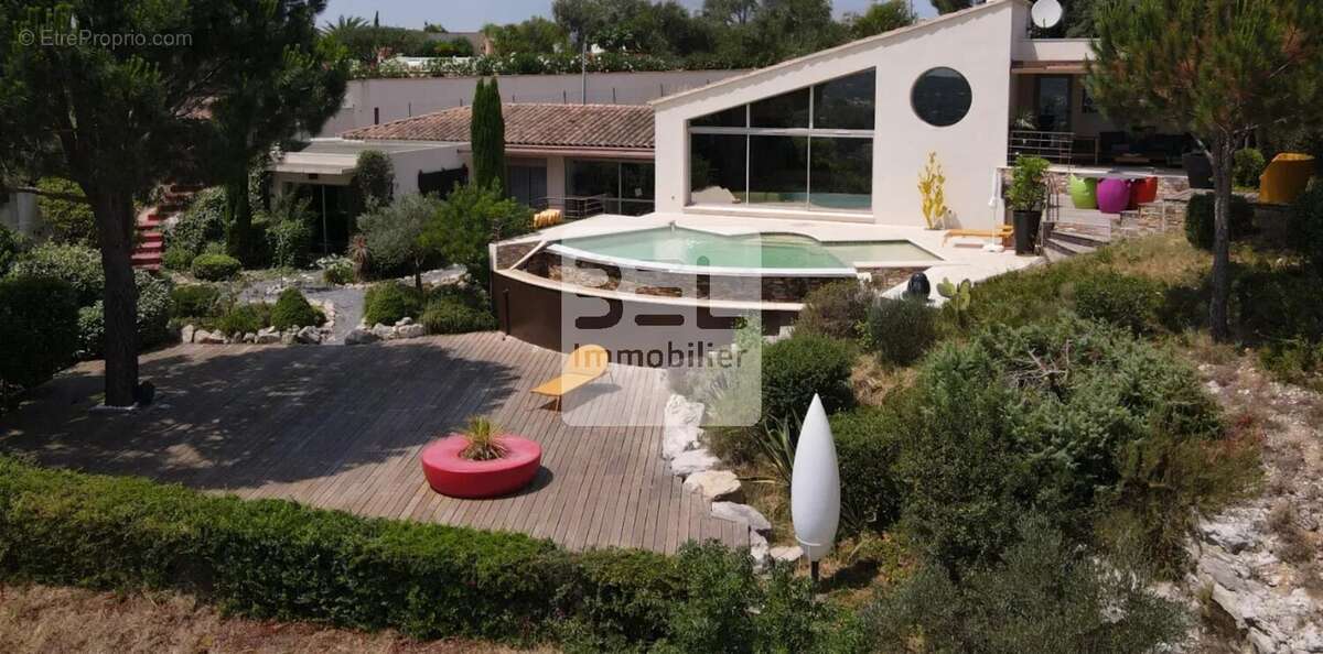 Maison à VILLENEUVE-LES-AVIGNON