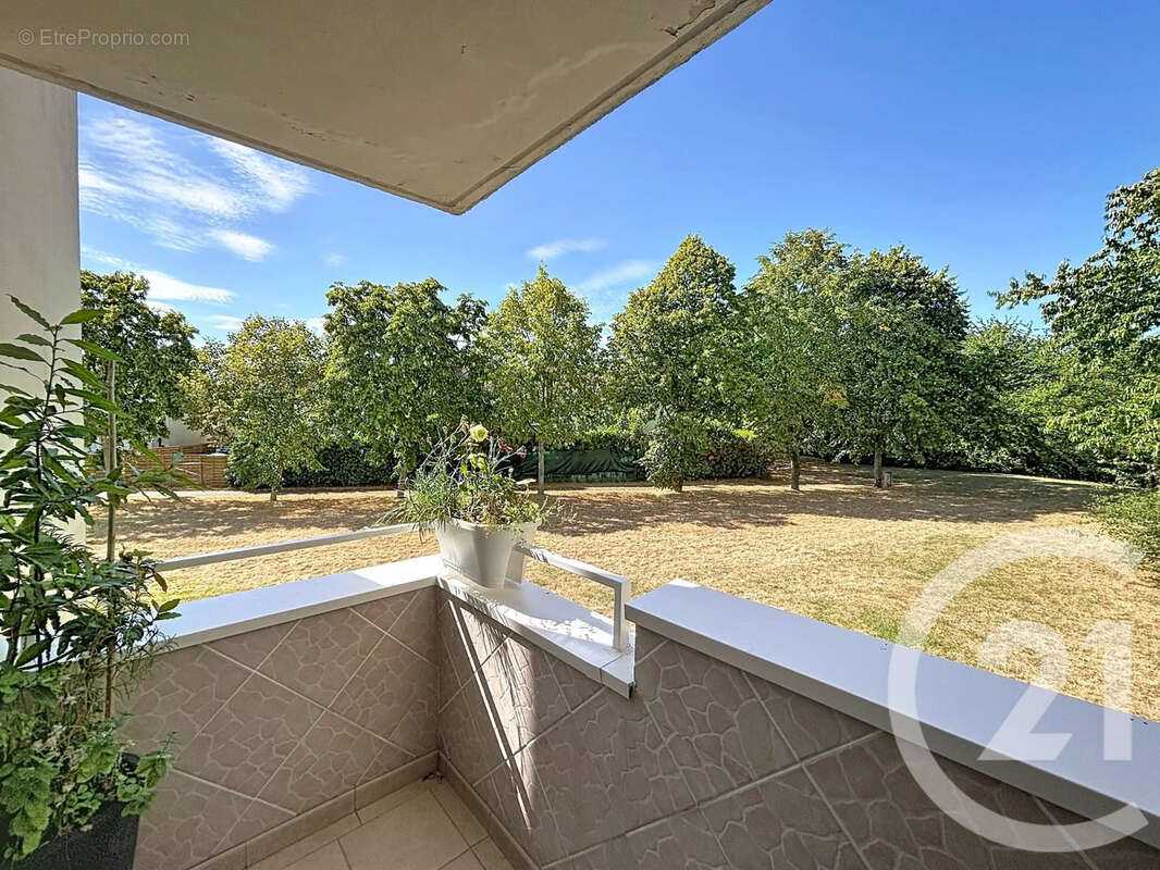 Appartement 79 m² à Combs-La-Ville  - photo 9
