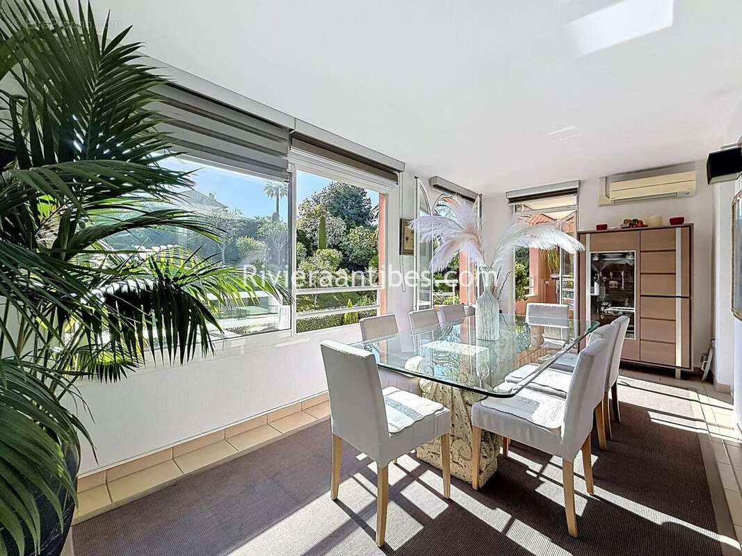 Antibes centre. appartement d'exception 4 pièces. - photo 4