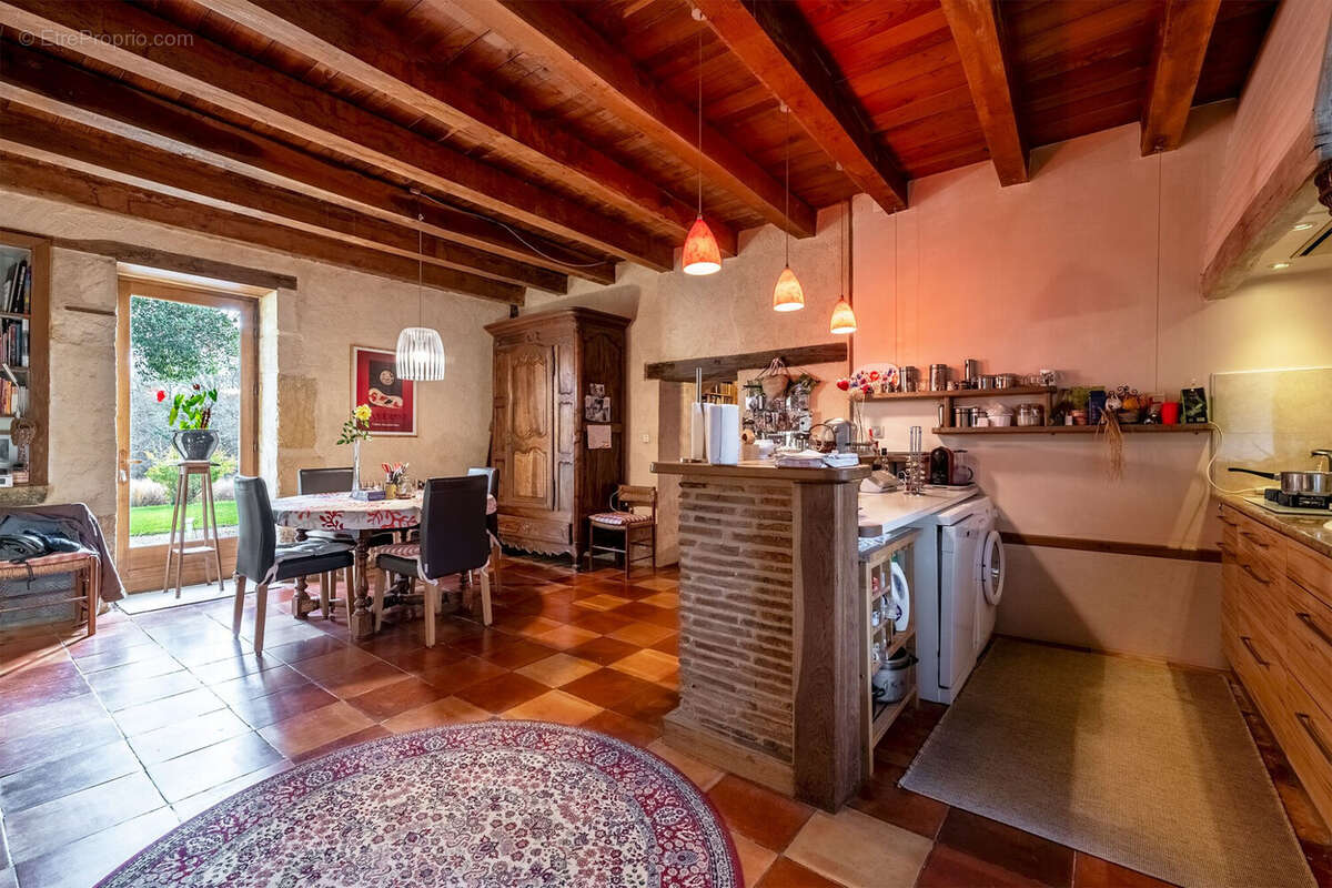 Maison à PRESSIGNAC-VICQ