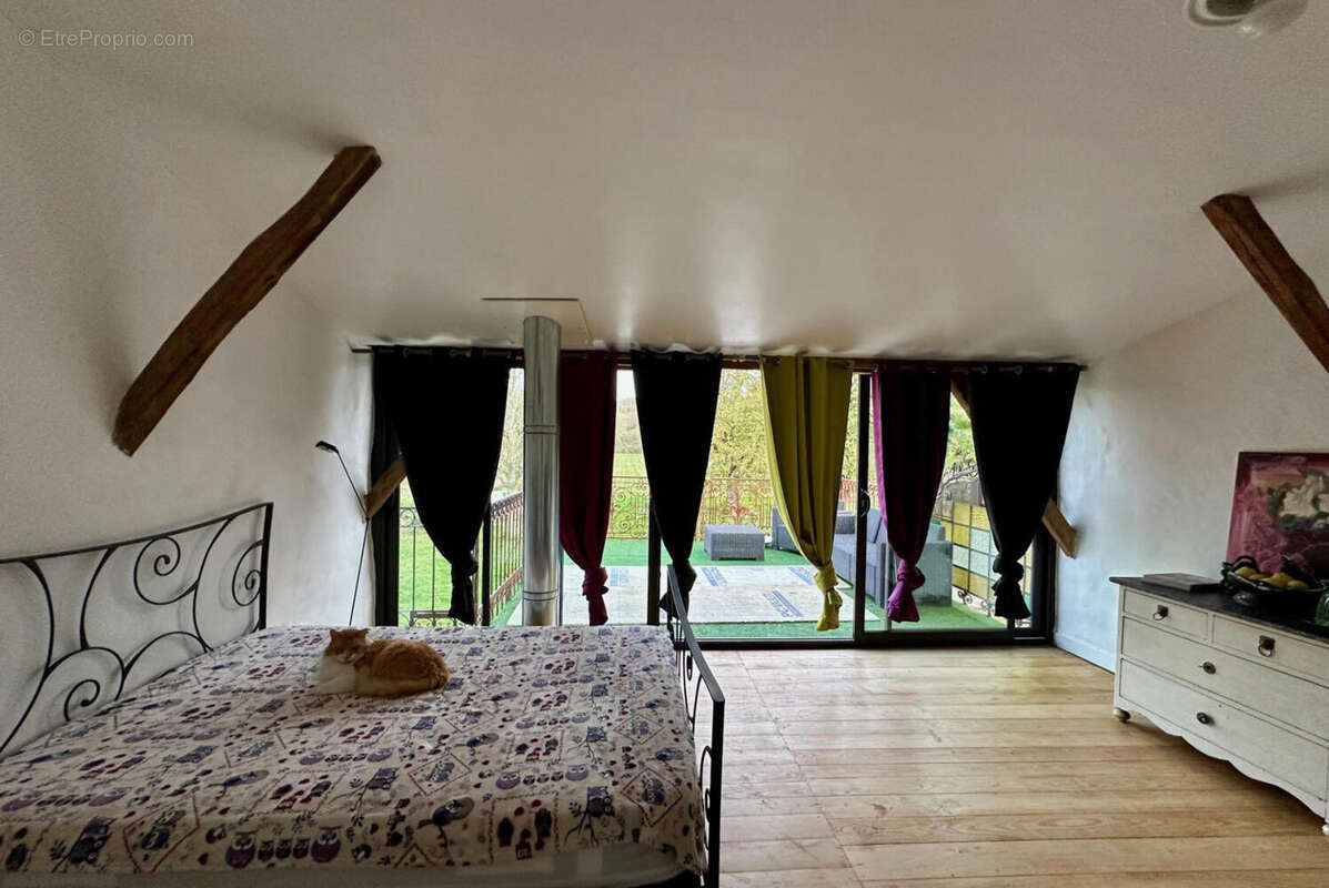 chambre étage - Maison à VIC-FEZENSAC