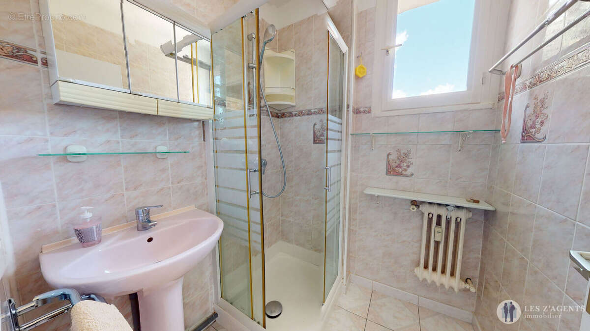 Appartement à SAINT-MARTIN-D'HERES