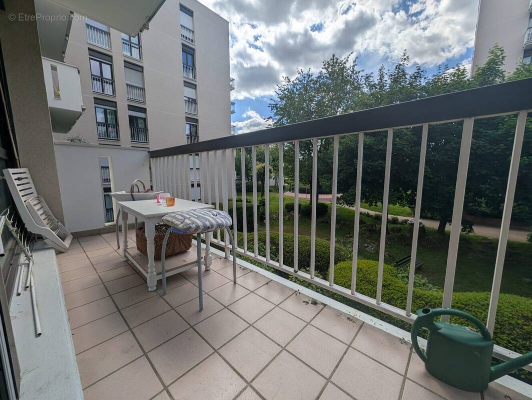 Appartement à LES CLAYES-SOUS-BOIS