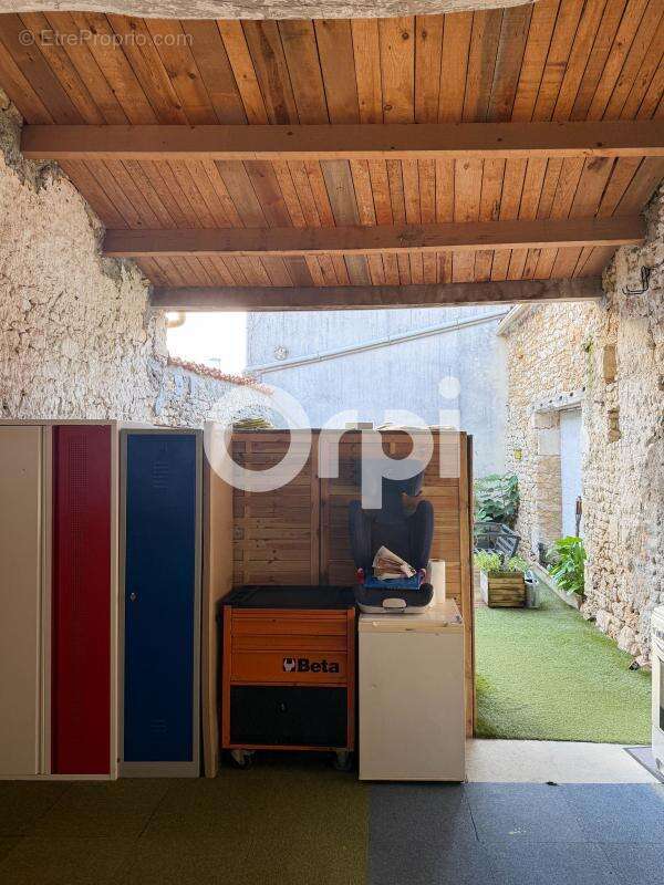 Maison à SAINT-LAURENT-DE-LA-PREE