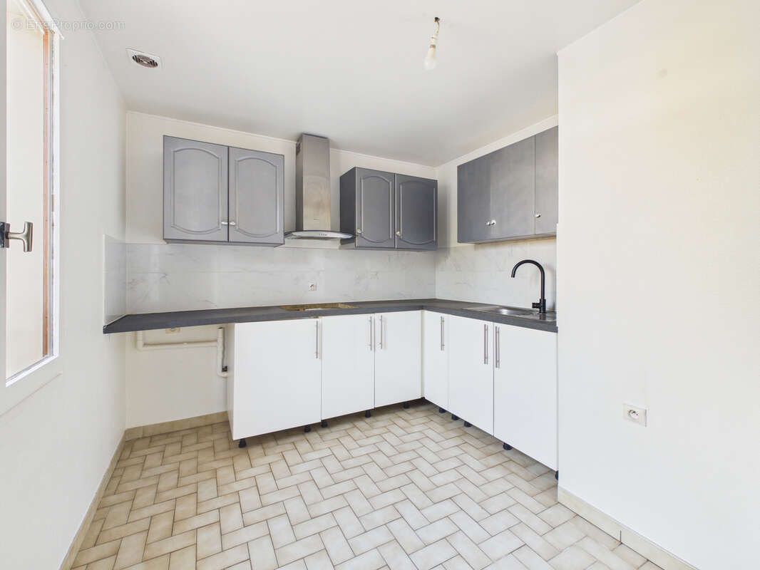 Maison familiale de 90 m2 habitables avec sous-sol total sur un terrain de 625 m2   Saint-Pierre-du-Perray - photo 2