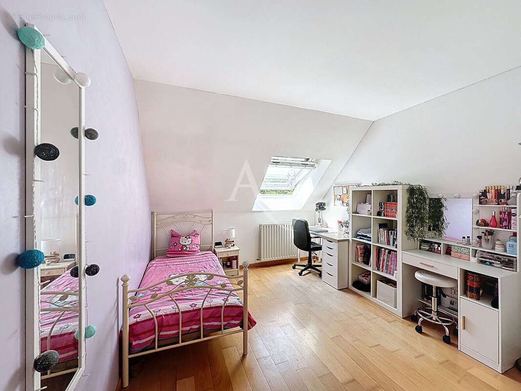 Maison coup de coeur à Mareuil-lès-Meaux - 6 chambres - 240 m2 - jardin de 836 m2 - garage double et nombreux stationnements - photo 10