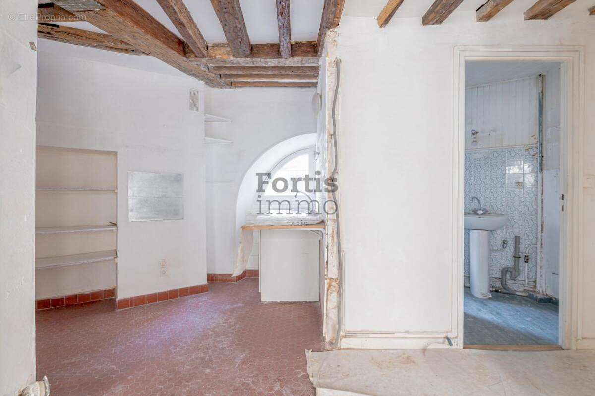 Appartement à PARIS-3E