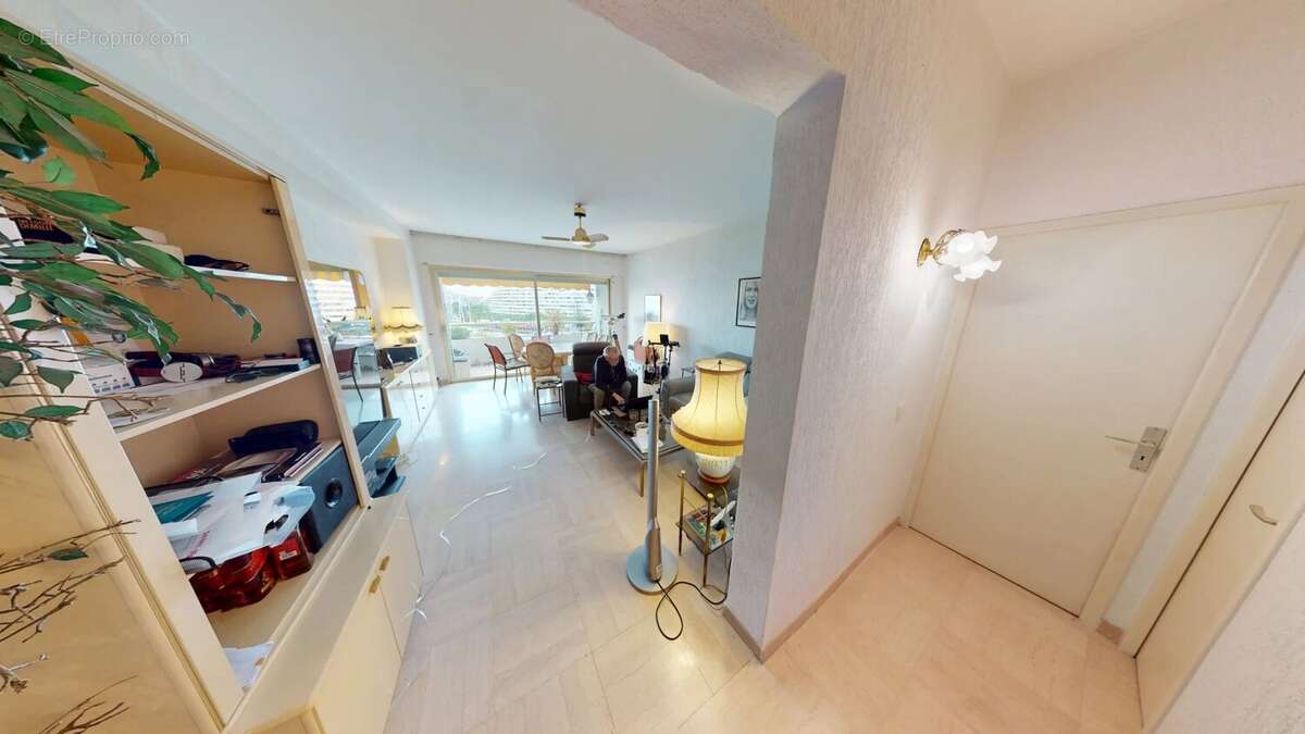 Appartement à VILLENEUVE-LOUBET