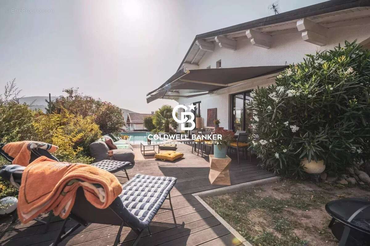 Maison à VETRAZ-MONTHOUX