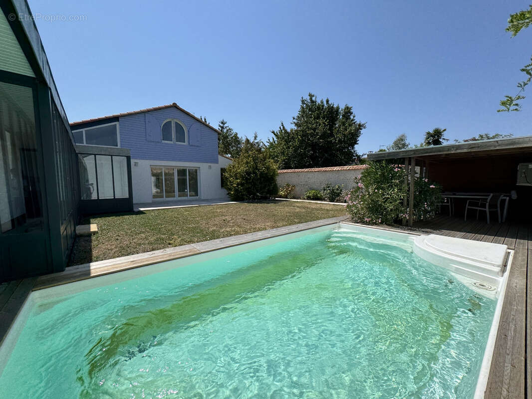 LA ROCHELLE   Maison familiale de plus de 160 m2 avec piscine, jardin clos et double garage - photo 2