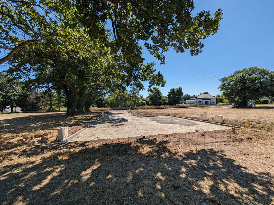 Terrain à SAINT-DOLAY
