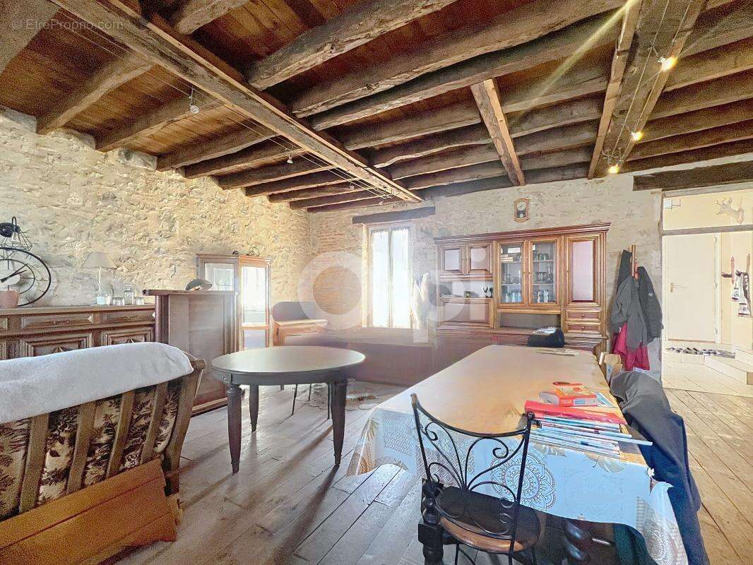 Maison à TERRASSON-LAVILLEDIEU