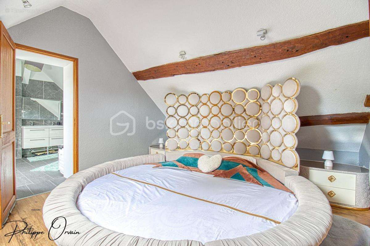 Commerce à VARREDDES