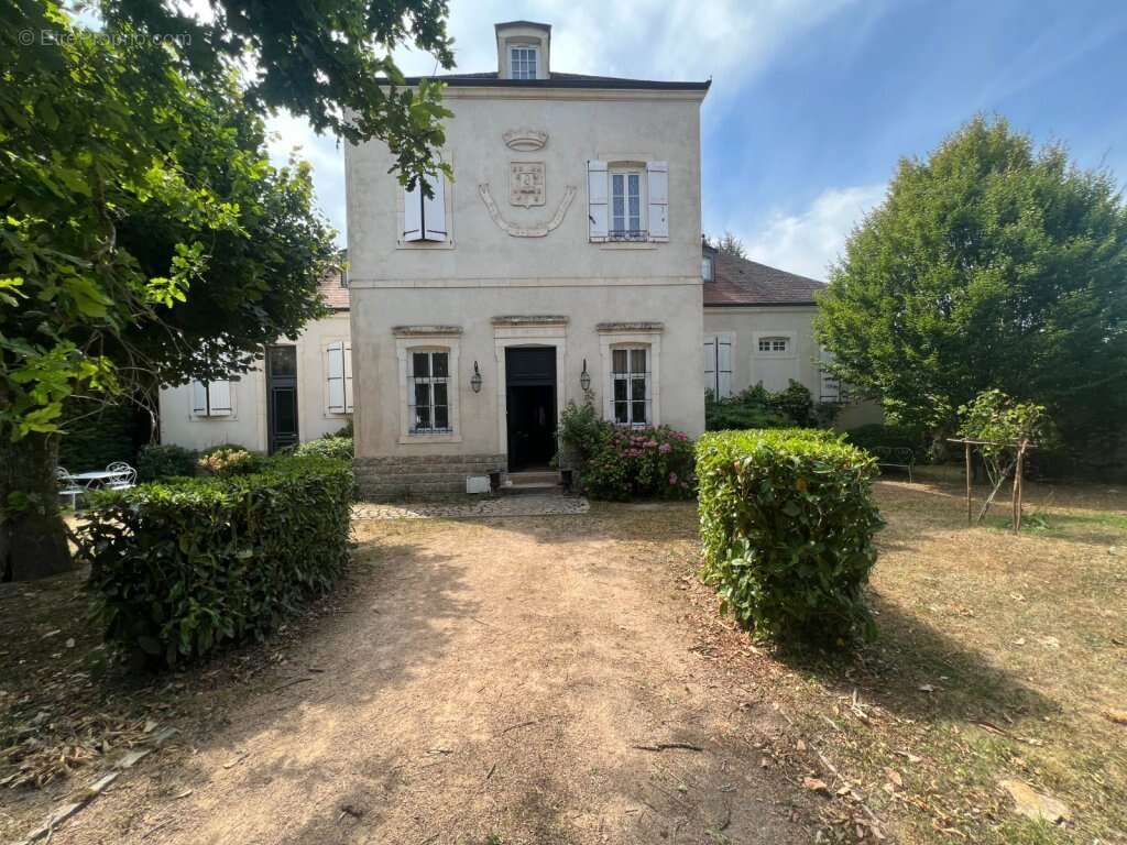Maison à MONTCENIS