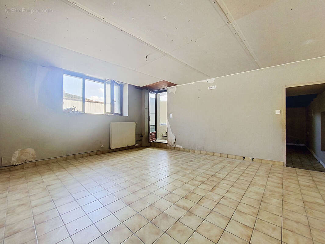 Maison La Seguiniere 5 pièce(s) 873m2 - photo 2