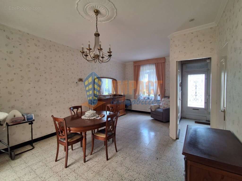 Maison 1930 lumineuse, jardin, 2 chambres, bureau et cave - photo 2