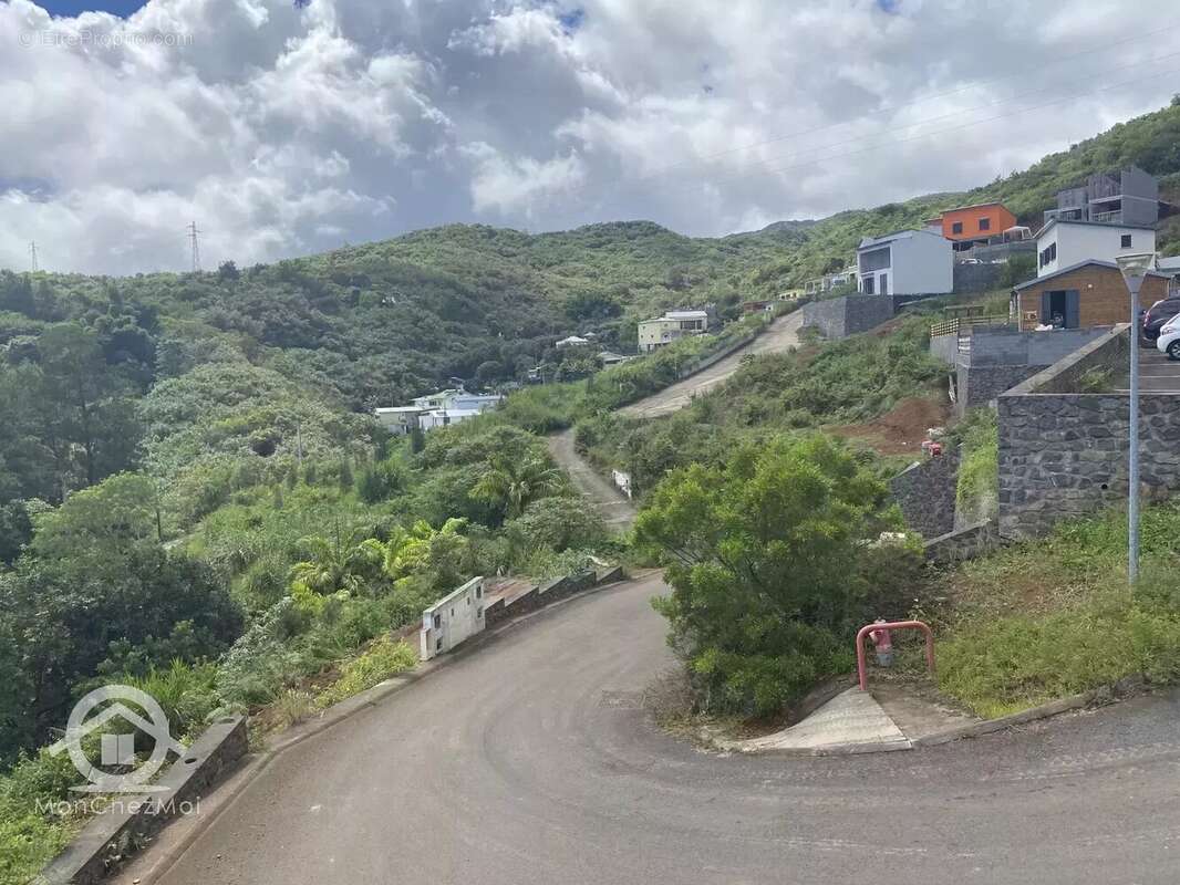 Terrain à LA POSSESSION