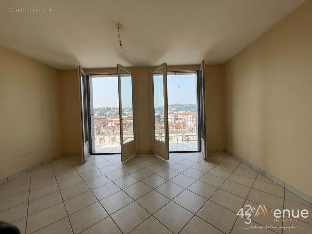 Appartement à SAINT-ETIENNE