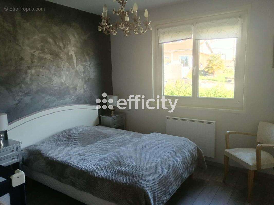 Maison 203 m² à Saint-Just-Saint-Rambert  - photo 13