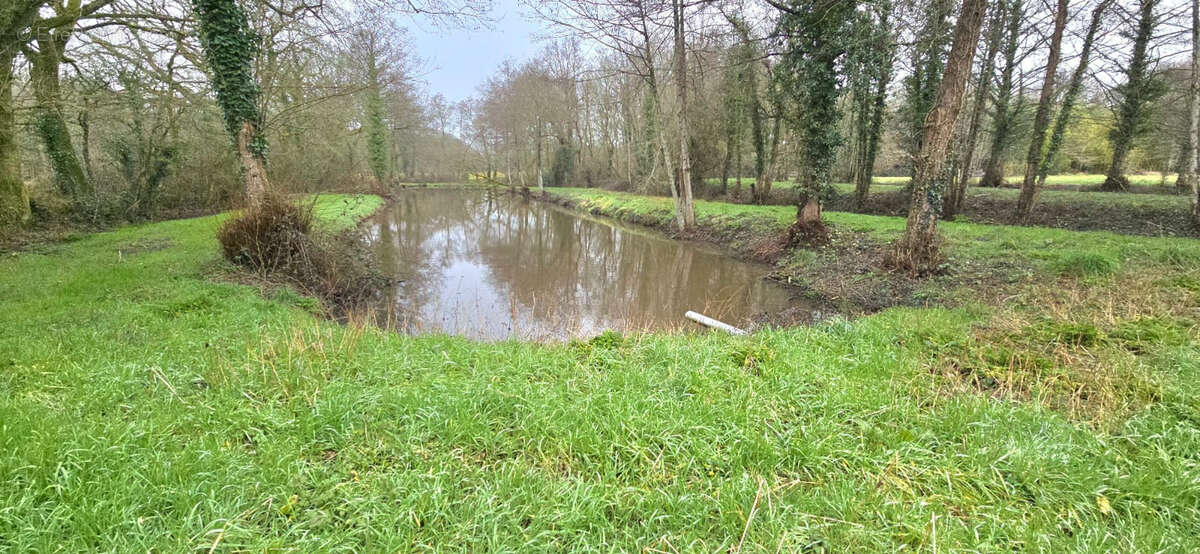 Terrain à MOUTIERS-LES-MAUXFAITS