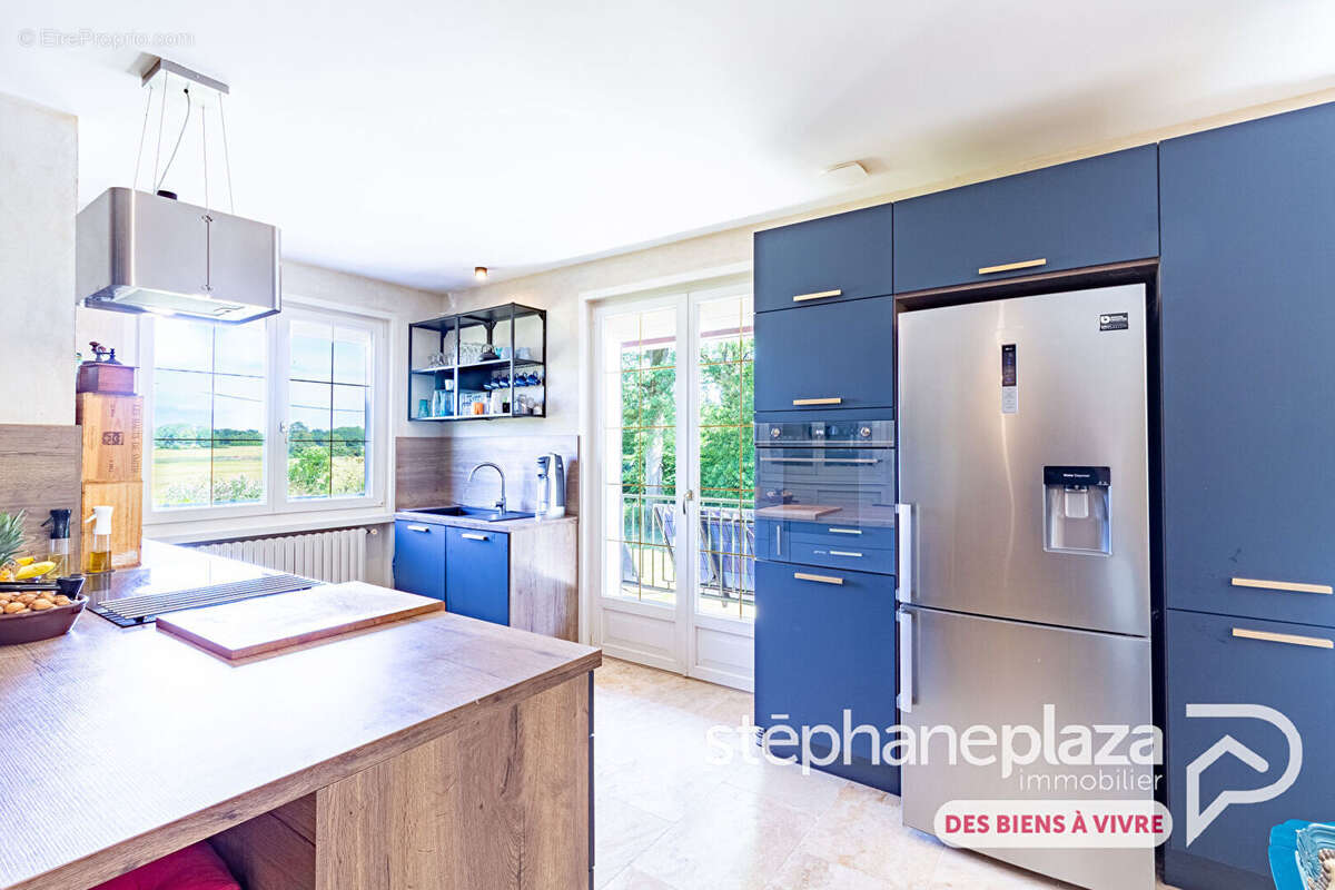 Propriété composée d'une maison entièrement rénovée de 133m² habitables sur 3164m² de terrain, avec piscine ! - photo 4