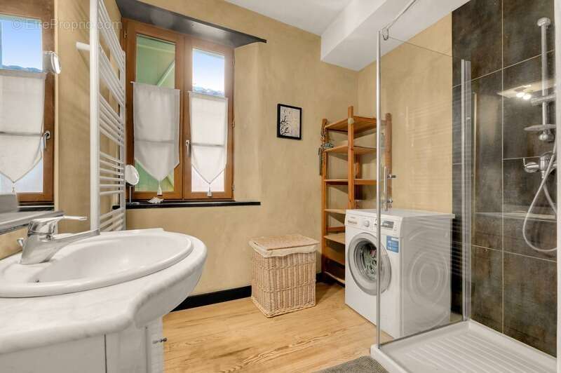 Commerce à L&#039;ISLE-EN-DODON