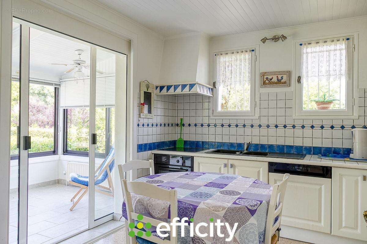 Maison à NIVOLAS-VERMELLE